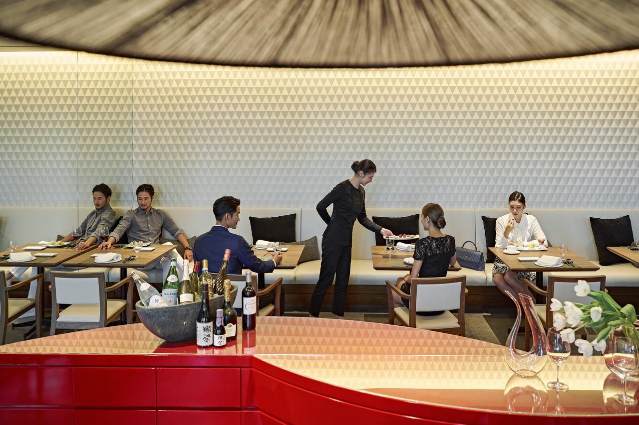 Silks Club Hotel Kaohsiung Eksteriør billede The Wing at Hong Kong International Airport