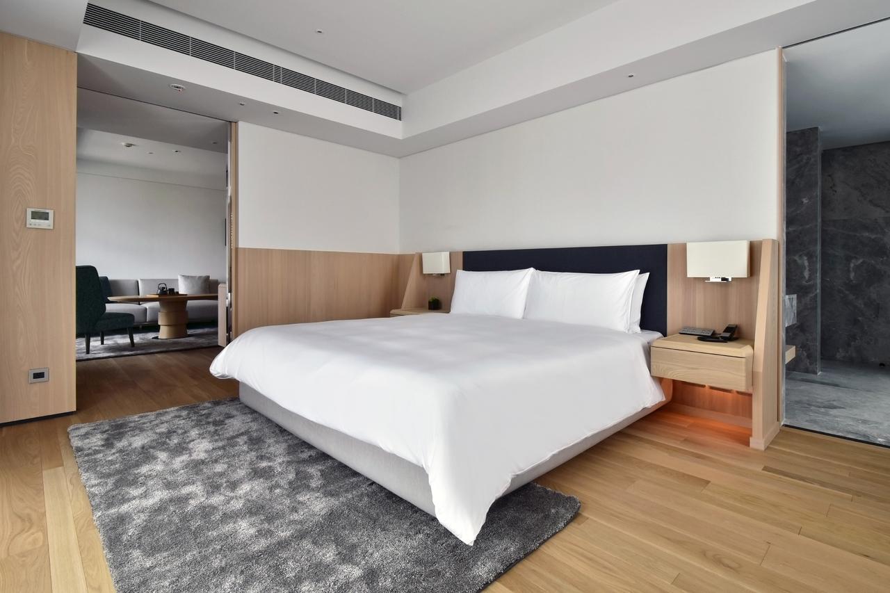 Silks Club Hotel Kaohsiung Eksteriør billede A bedroom at the hotel
